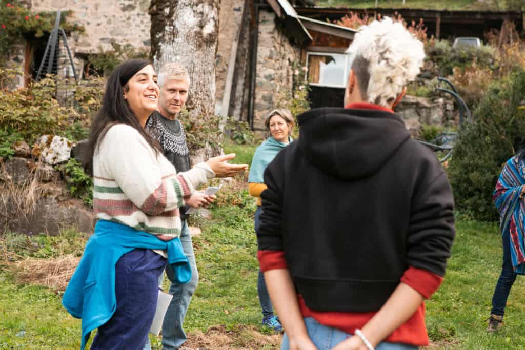 Personnes en atelier de coaching en nature.