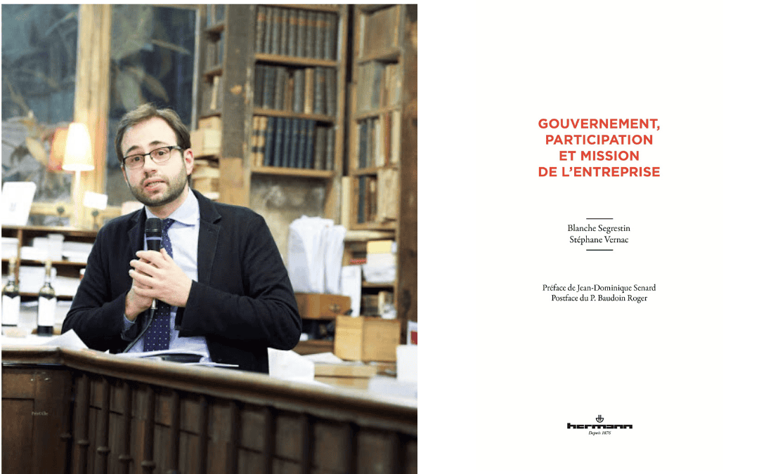 Homme en costume parlant lors d'une conférence sur la gouvernance d'entreprise.