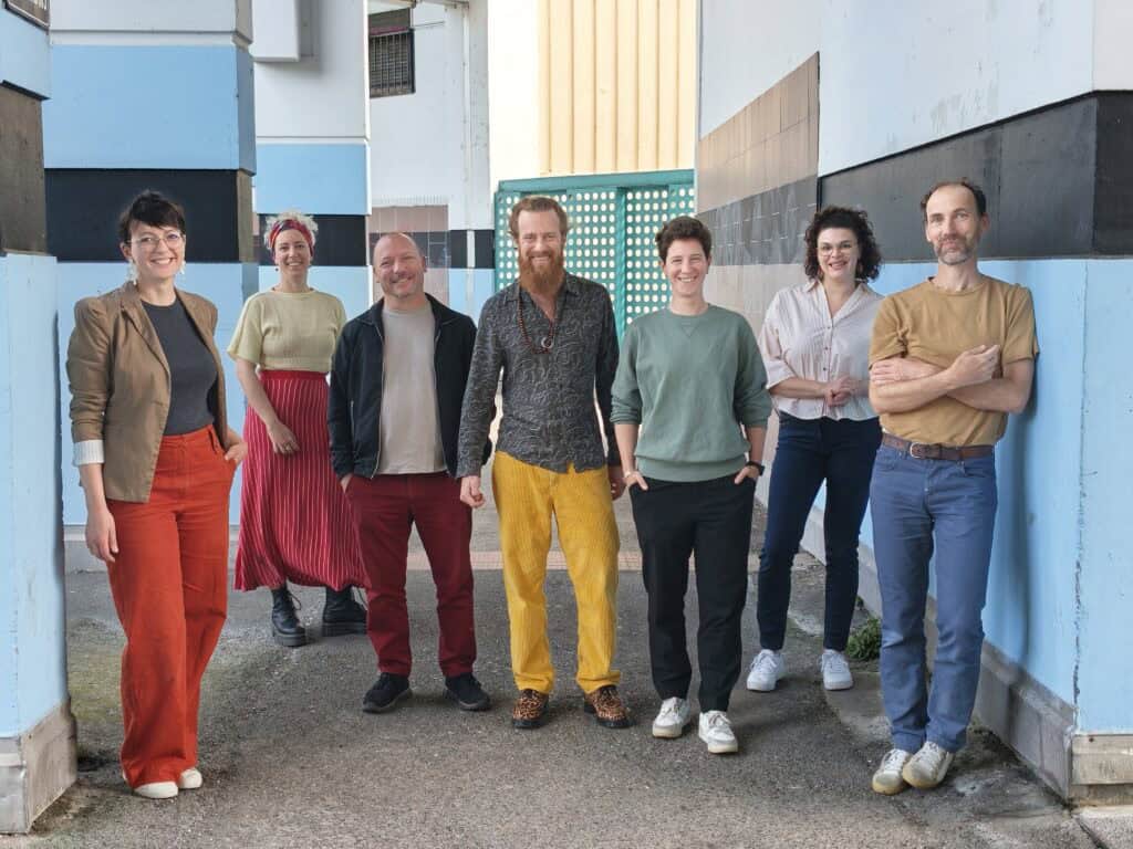 Les sept associés de Sémawé réunis pour une photo de groupe
